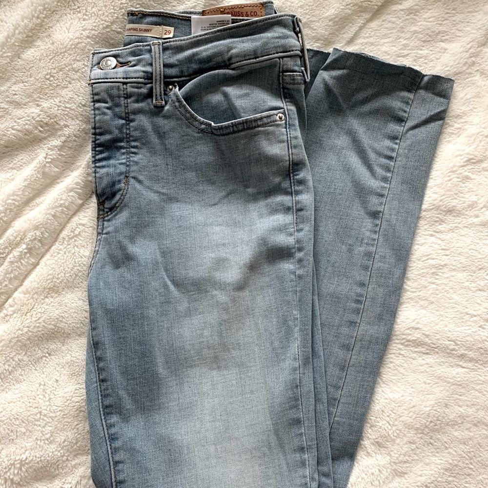 Levi’s light washed jeans